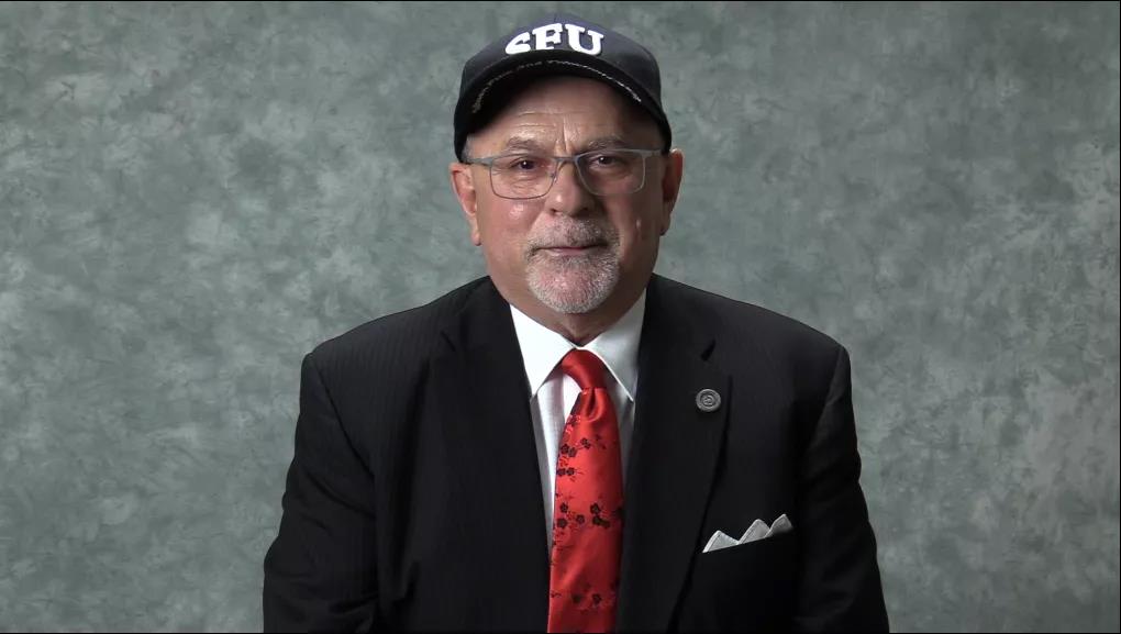 格林斯伯勒学院校长劳伦斯·查尔达博士 格林斯伯勒学院校长劳伦斯·查尔达博士