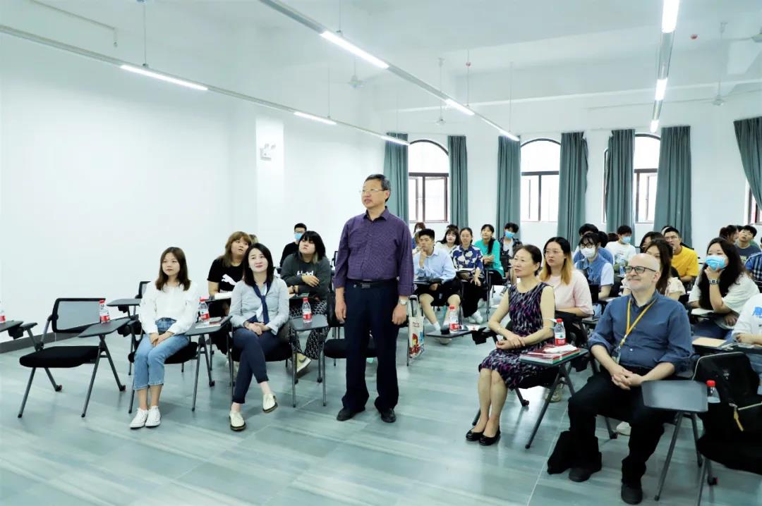 李健校长与美国格林斯伯勒学院老师们视频交流 李健校长与美国格林斯伯勒学院老师们视频交流